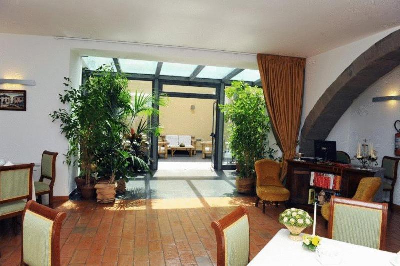 Hotel Urbano V Montefiascone Zewnętrze zdjęcie