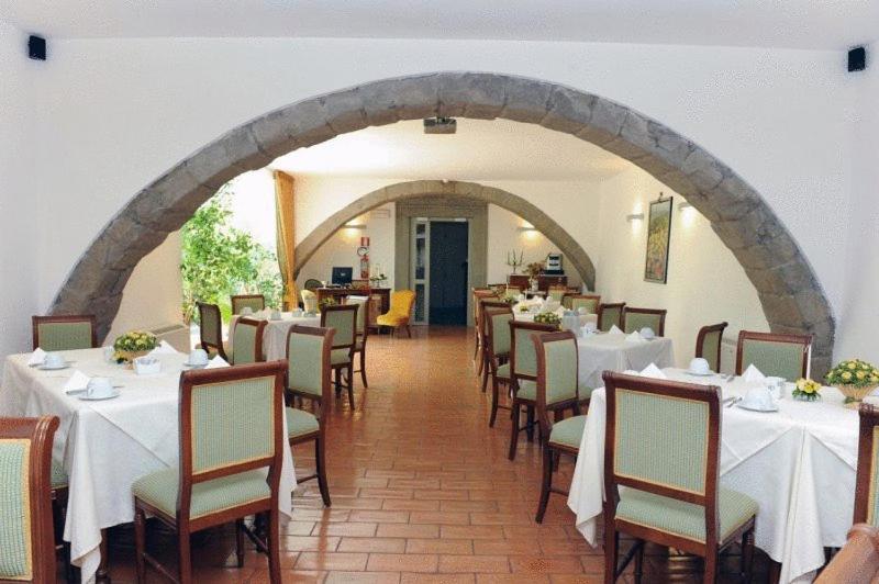 Hotel Urbano V Montefiascone Zewnętrze zdjęcie