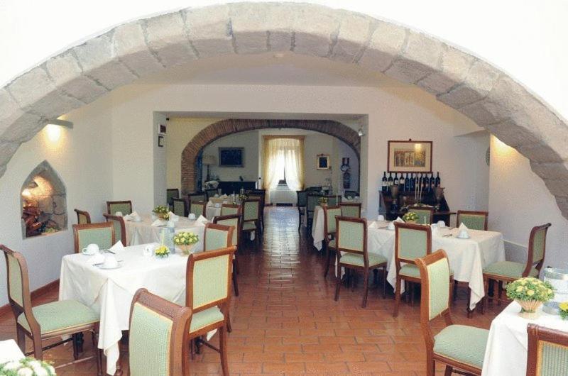 Hotel Urbano V Montefiascone Zewnętrze zdjęcie