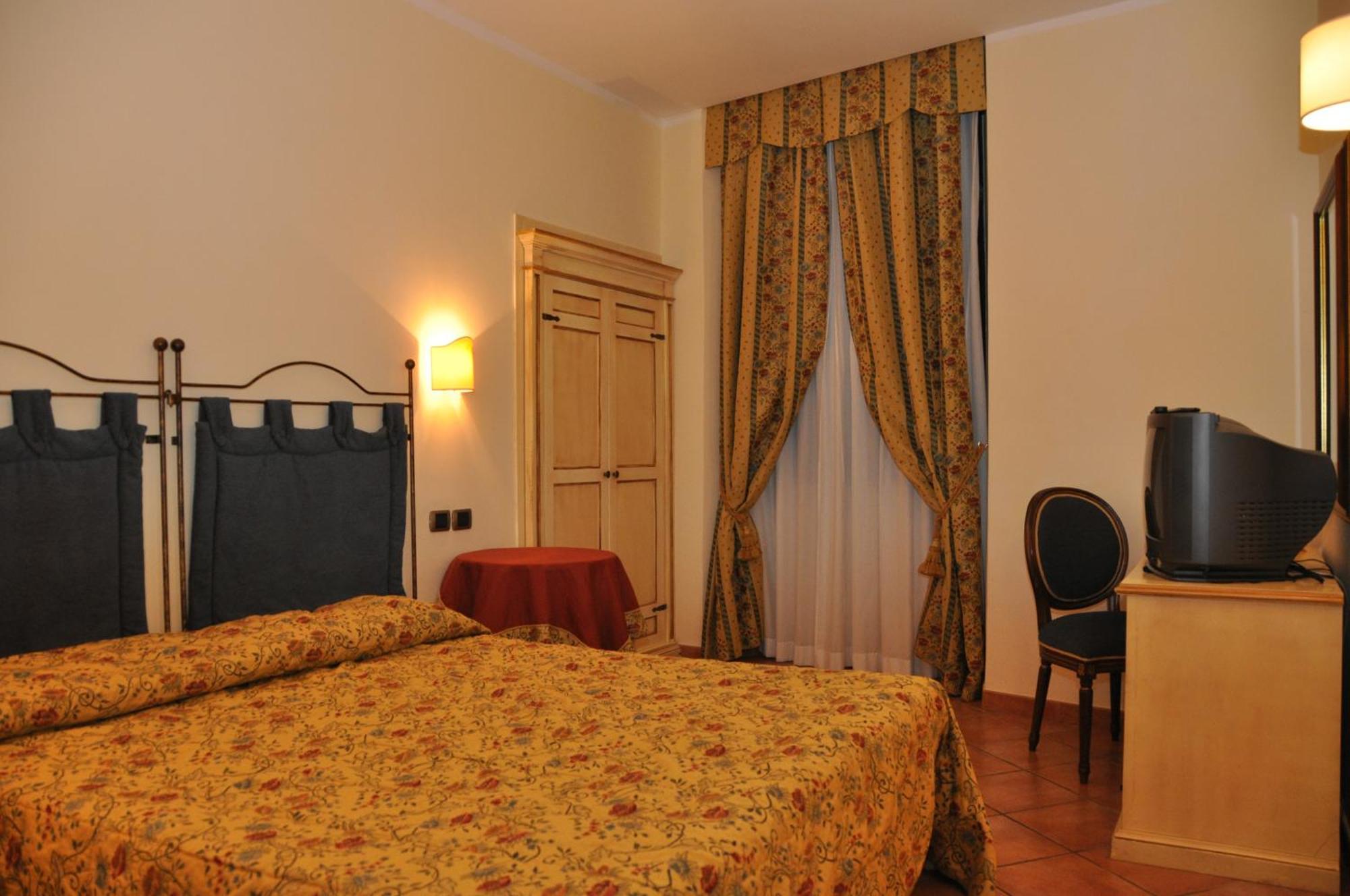 Hotel Urbano V Montefiascone Zewnętrze zdjęcie