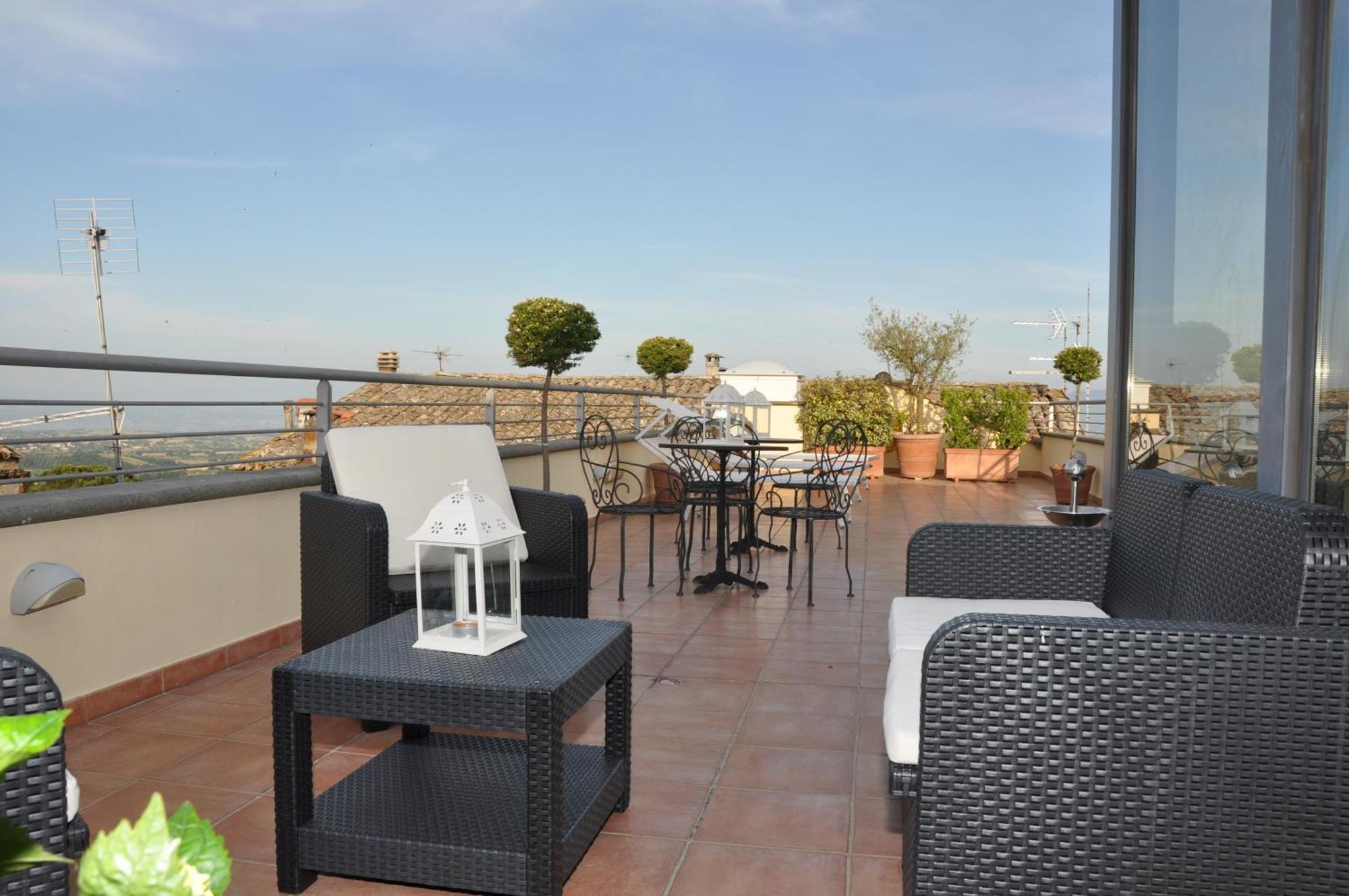 Hotel Urbano V Montefiascone Zewnętrze zdjęcie