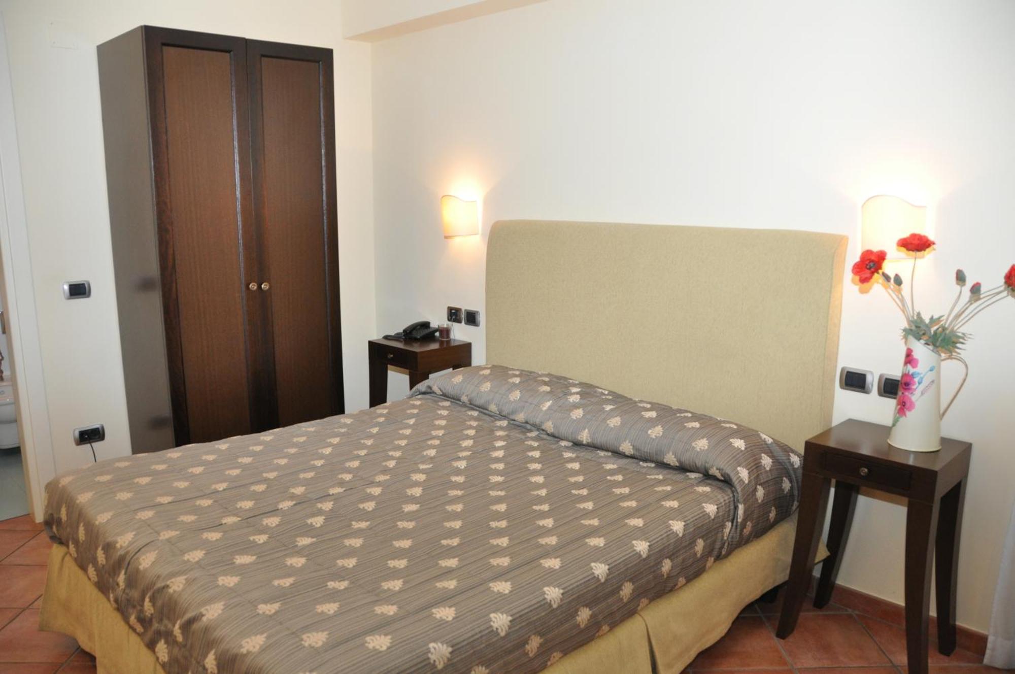 Hotel Urbano V Montefiascone Zewnętrze zdjęcie