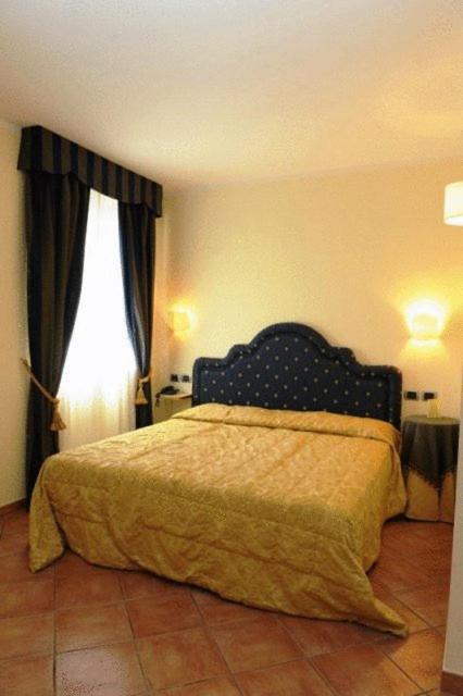 Hotel Urbano V Montefiascone Pokój zdjęcie