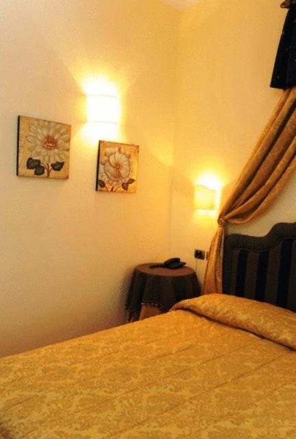 Hotel Urbano V Montefiascone Pokój zdjęcie