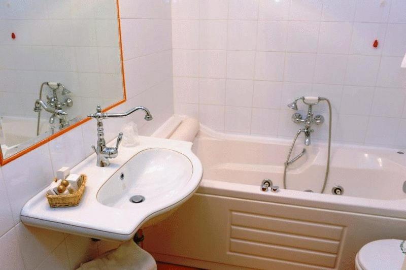 Hotel Urbano V Montefiascone Pokój zdjęcie