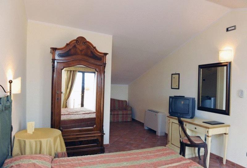 Hotel Urbano V Montefiascone Pokój zdjęcie
